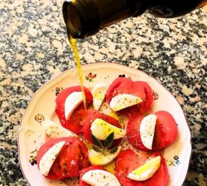 recipe tomato and mozzarela salad with olive oil